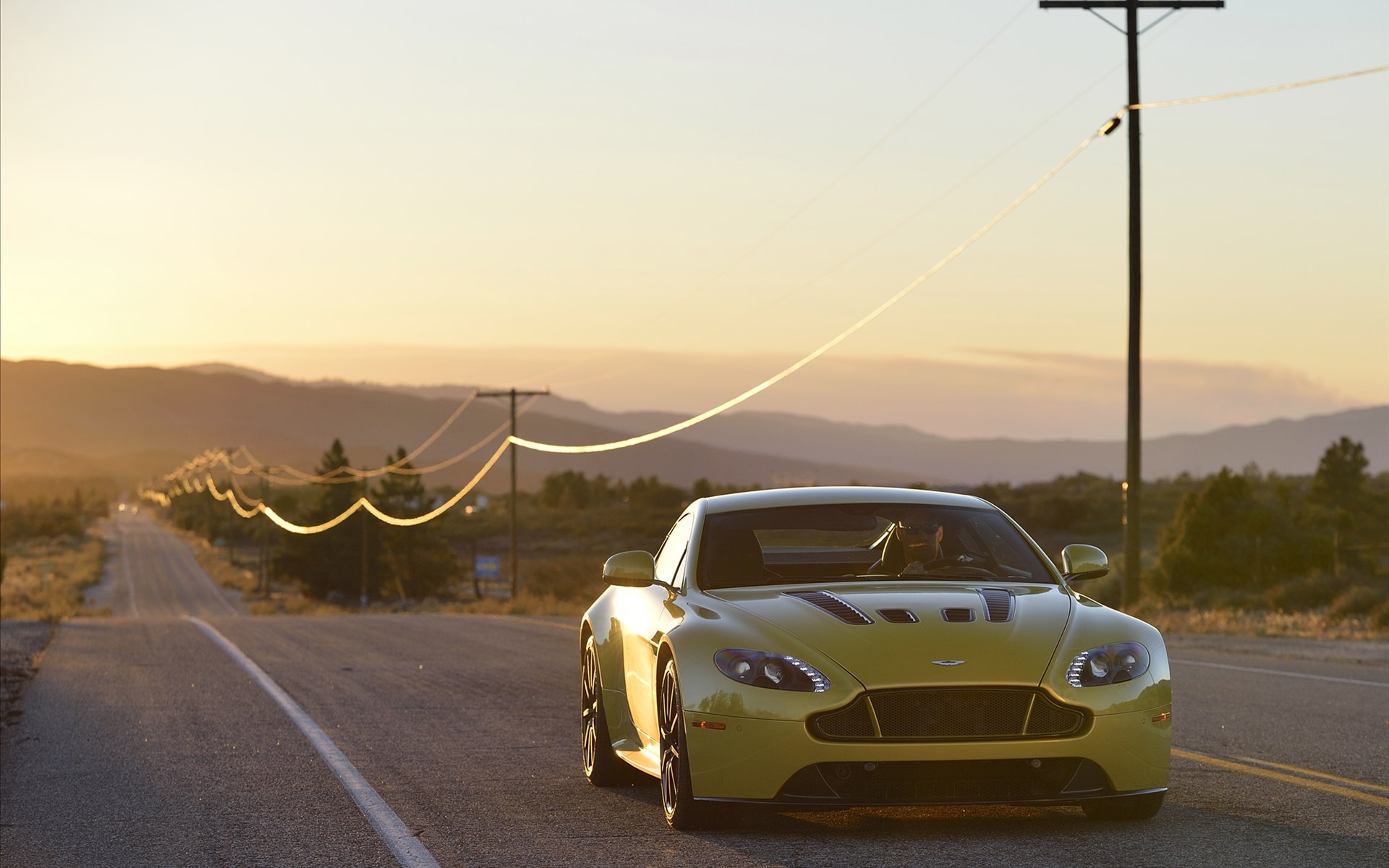 Aston Martin V12 Vantage S 2014